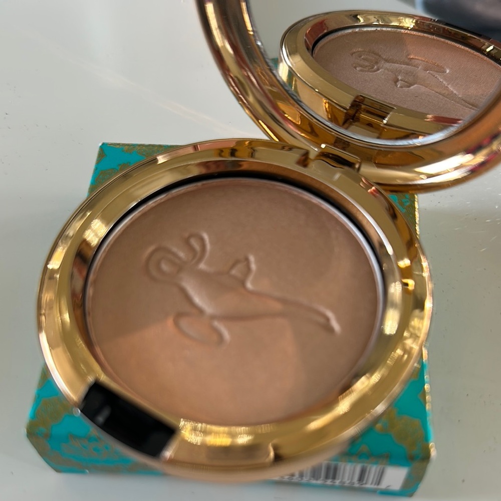 MAC Aladdin Gold and Teal Compact - Picture 4 of 5
